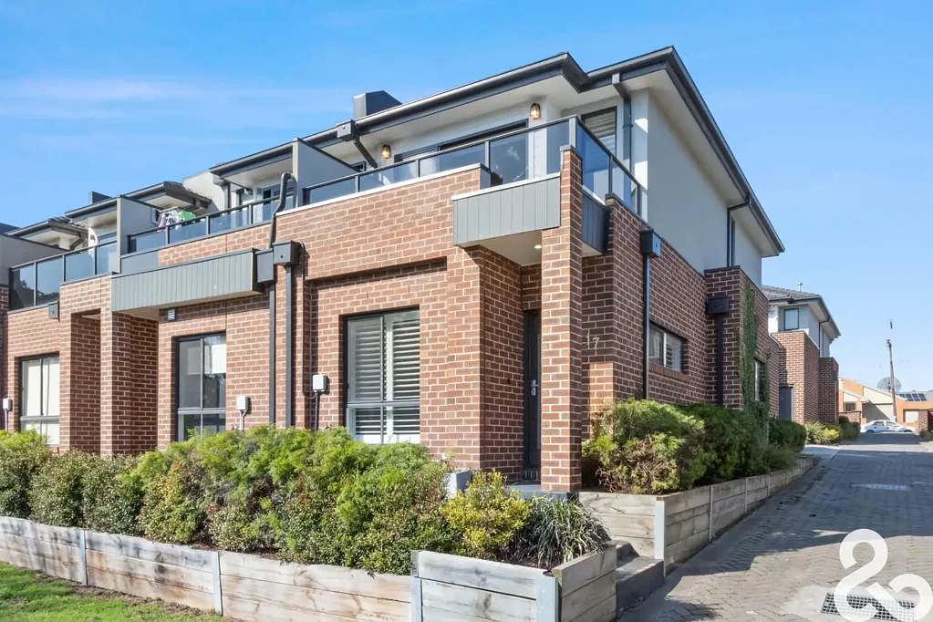 Stylish townhouse in ideal location