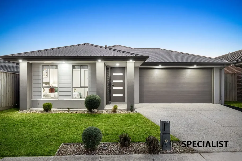 32 Kernot Parade, Clyde, VIC 3978