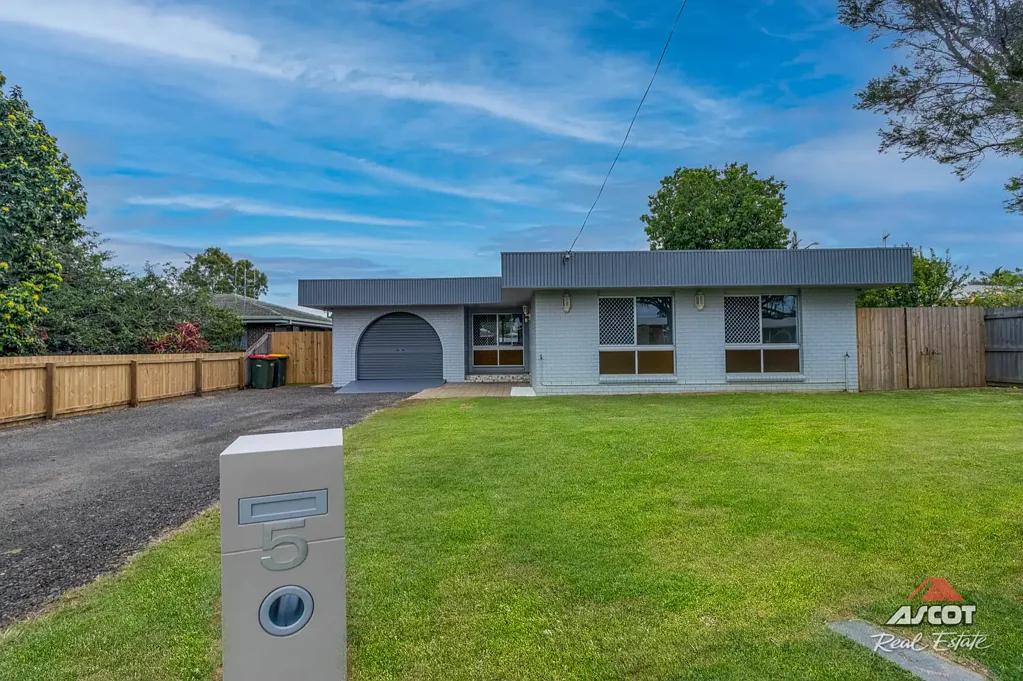 Bundaberg North 5Moenga RENOVATED & FLOOD FREE! Five bedroom family home.
