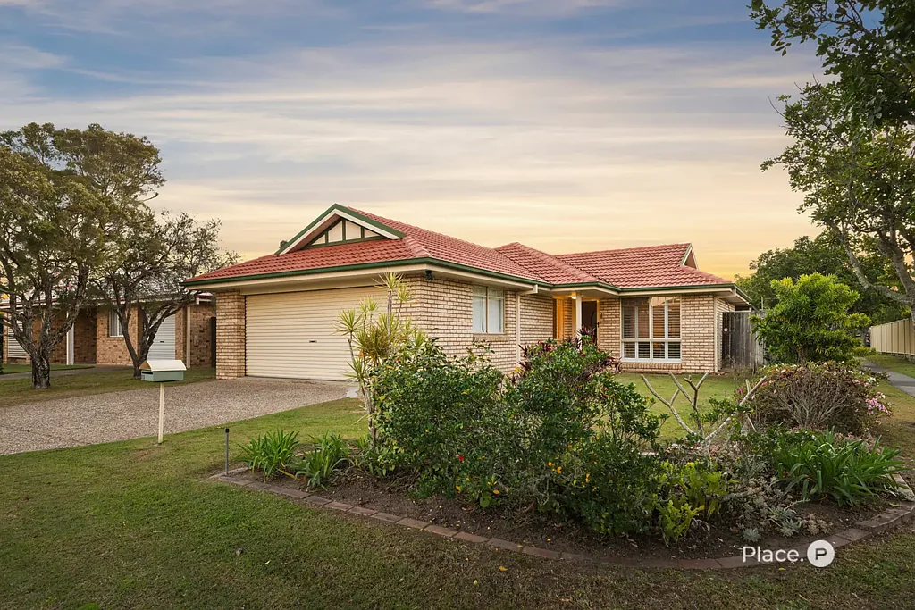 Carina 3 Bedroom Peaceful Living in a Family-Friendly Setting