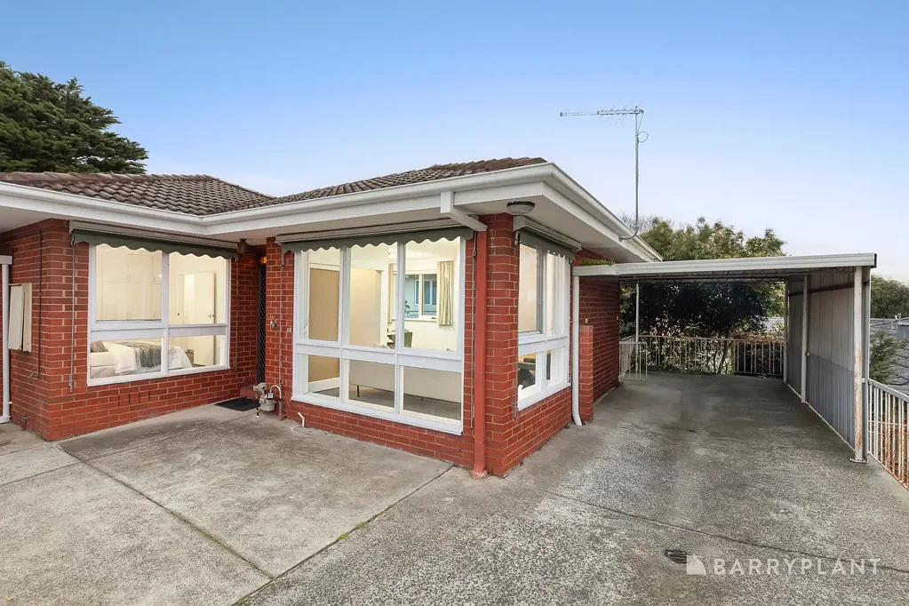 Mentone 2Moenga Spacious Beachside Villa with Exciting Renovation Potential