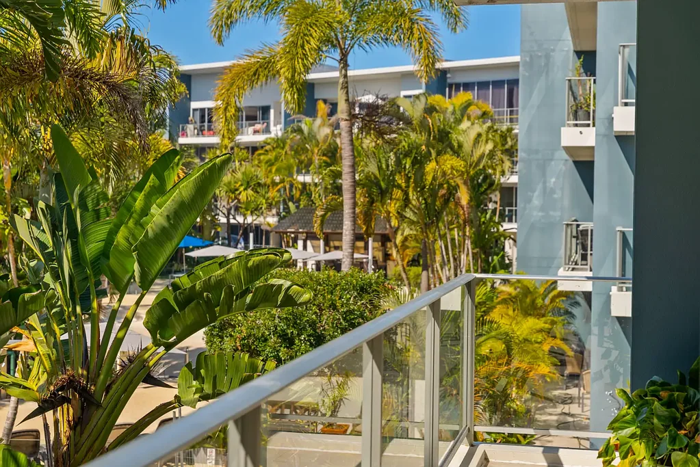 Hope Island 2房  Spacious Corner Apartment Offering 180m² of Resort-Style Living!