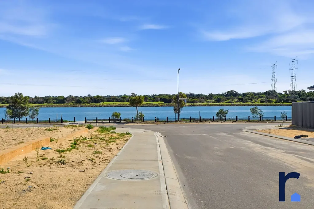 Brand-New Modern 5 x 3 Family Home in the Prestigious Champion Lakes Community