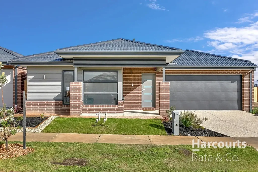 Stunning and Modern 4-Bedroom Home in Mickleham!