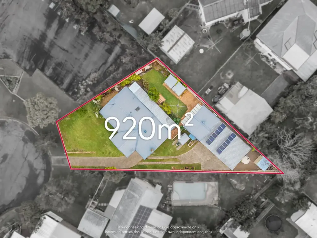 Clontarf 3房 死胡同宁静 920m2围栏地 独立工作室 自带棚屋 阳台娱乐空间 滨水区近便 豪华地板 全屋空调 Dual-Living Potential on a Huge 920m2 Block!