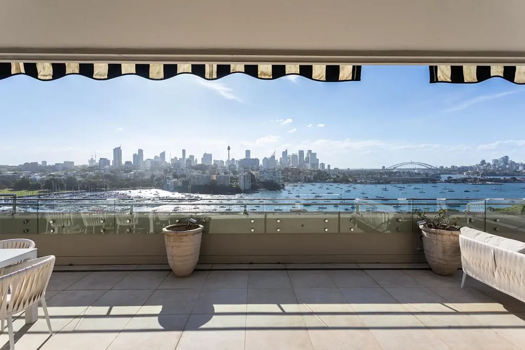Darling Point 3chambre Whole floor penthouse with iconic harbour and city backdrop