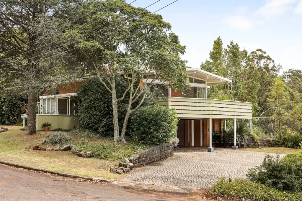 11 Wirra Wirra Street, Mount Lofty, QLD 4350