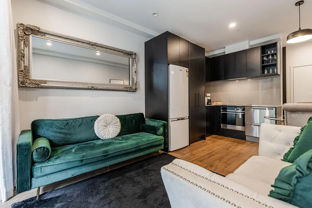 Fully Furnished 1-Bed + Study in Union Green