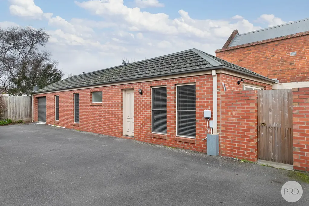 CENTRAL 2 BED UNIT, 10 MINUTES WALK TO HOSPITAL