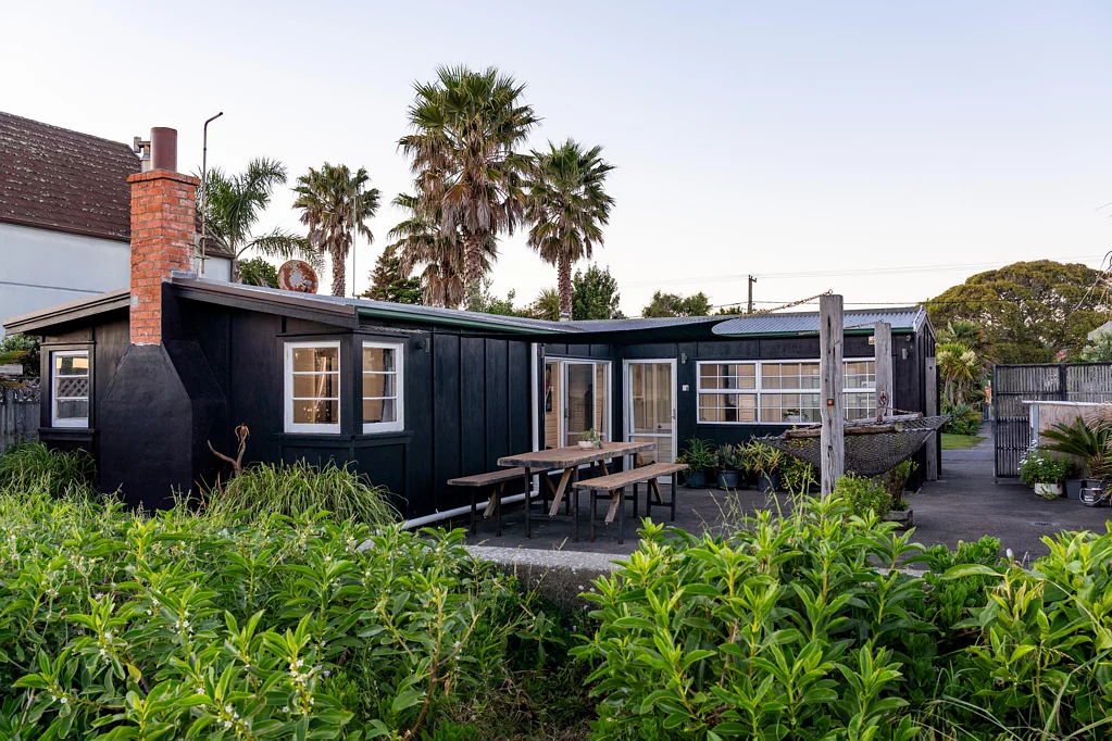Te Awanga 2 Bedroom Quintessential waterfront