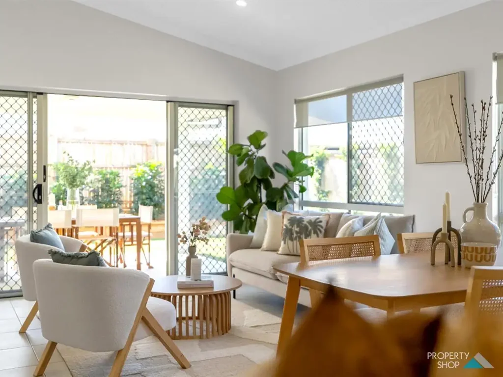 Smithfield 4 Bedroom NEAR NEW - MODERN LIVING IN A PRIME POCKET ESTATE