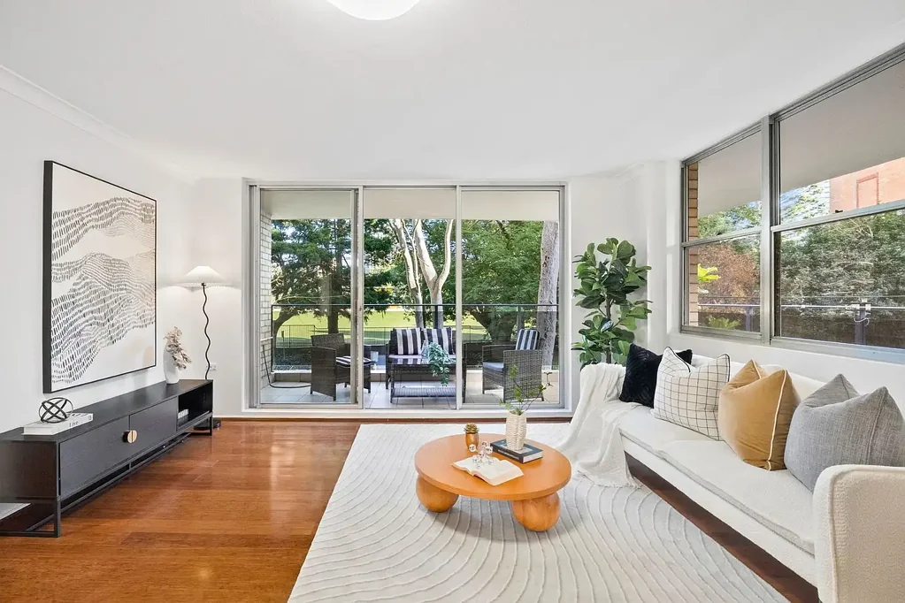Chatswood 3房 公园旁宁静视野 楼角位置私密阳台 宽敞布局Miele厨房 主卧带套间 石材台面升级浴室 步行Westfield车站 公立学校近邻 Superb three-bedroom apartment in 'Parkside Towers'
