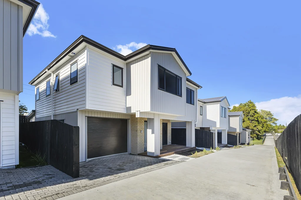 Manurewa 5部屋 Brand New Home - Must Be Sold!
