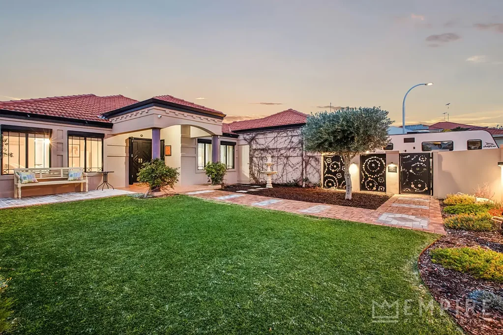 Spearwood 4ห้องนอน Custom Designed Mediterranean Inspired Family Living!