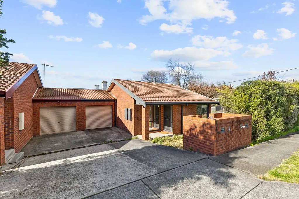 Traralgon 2침실 Prime Location with Character & Charm