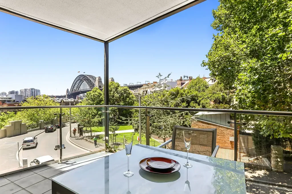 Modern Two-Bedroom with Stunning Bridge Views