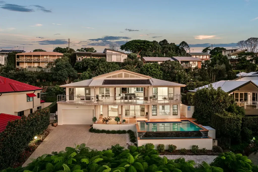 Buderim 3房  Designer Home with Infinity Pool, Sauna & North-Facing Hinterland Views