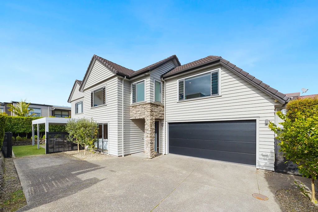 West Harbour 4 Bedroom Immaculate Luxury & Exclusive Surrounds