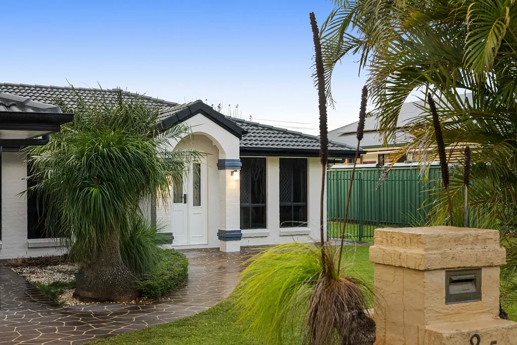 Middle Ridge 5部屋 Luxurious Family Living on 704m² - Renovated, Spacious & Ready to Impress