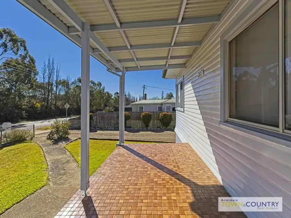 Welcome to 207 Kennedy Street, Armidale! 3 Bedroom Home, Only Minutes from Town!!