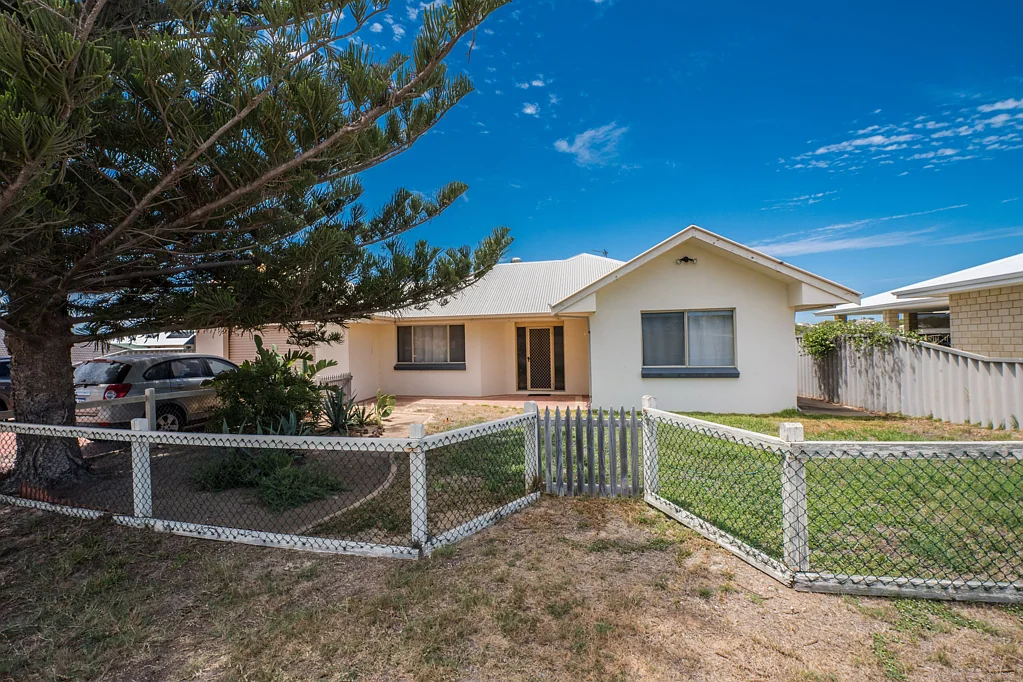 10 Sea Ripple Avenue, Port Denison, WA 6525
