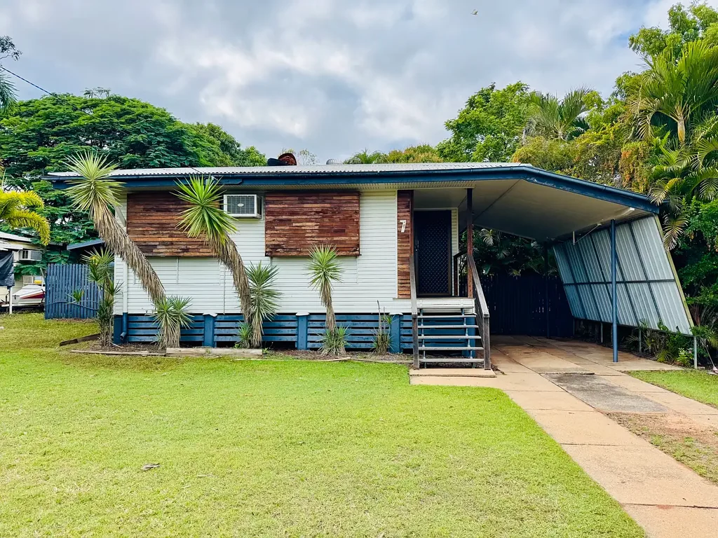 7 LAWRENCE Street, Moranbah, QLD 4744