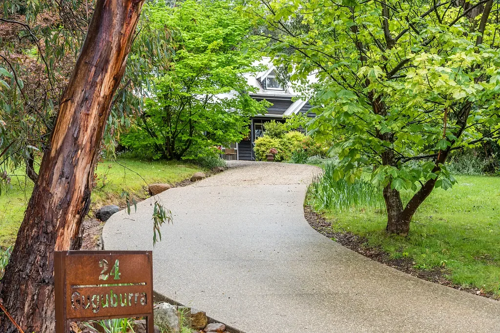 Mount Macedon 4Phòng ngủ Romantic Country Retreat on two lots