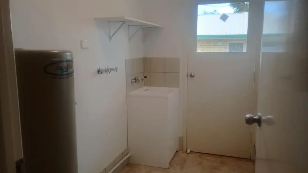 3 Bedroom unit walking distance to town