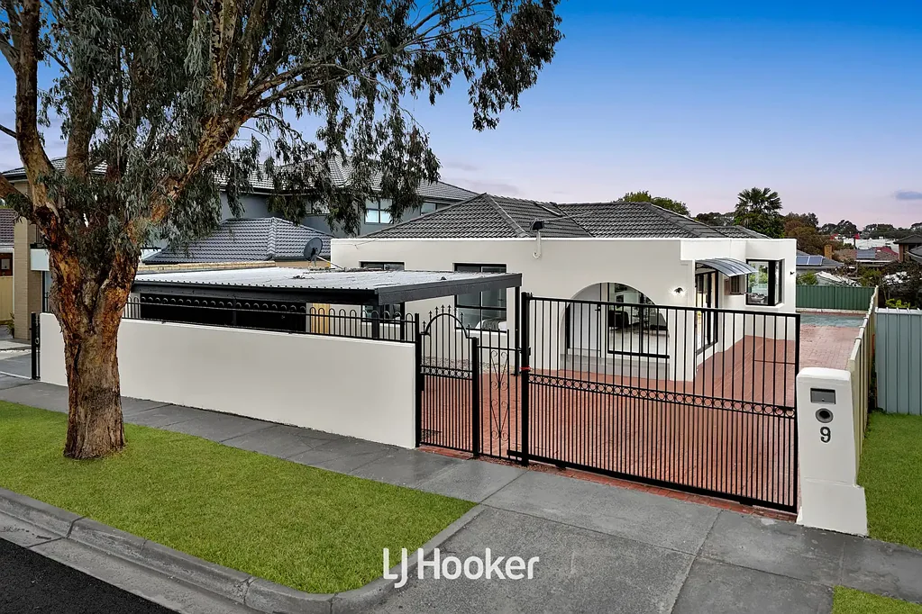 Dandenong 4部屋 Fully Renovated & Spacious Dual-Living Family Haven in Central Dandenong