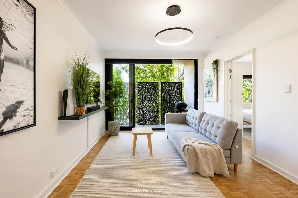 RENOVATED ONE BEDROOM APARTMENT MOMENTS FROM THE BEACH I HAVEN AGENTS