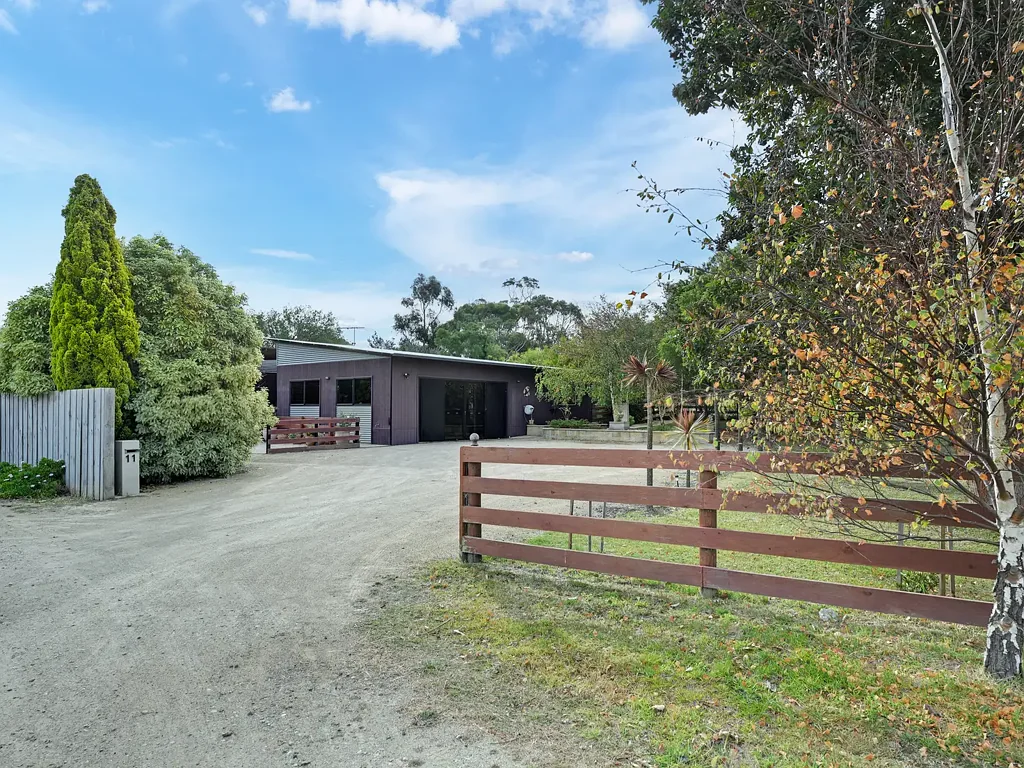 Carlton River 3 Bedroom Trendy and Spacious