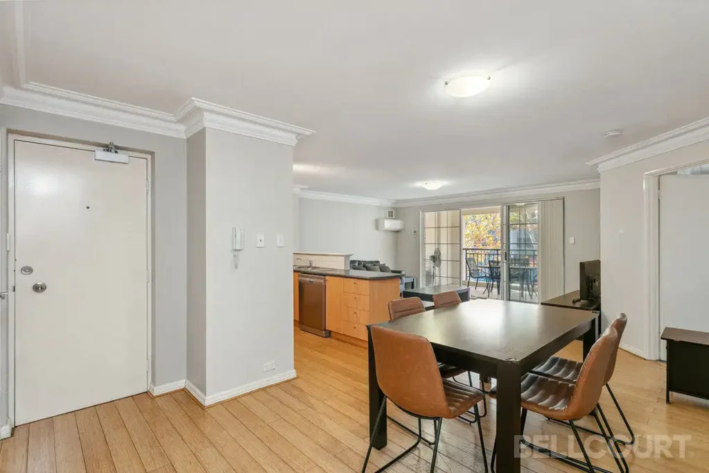 Furnished 3 Bedrooms Close to Everything!