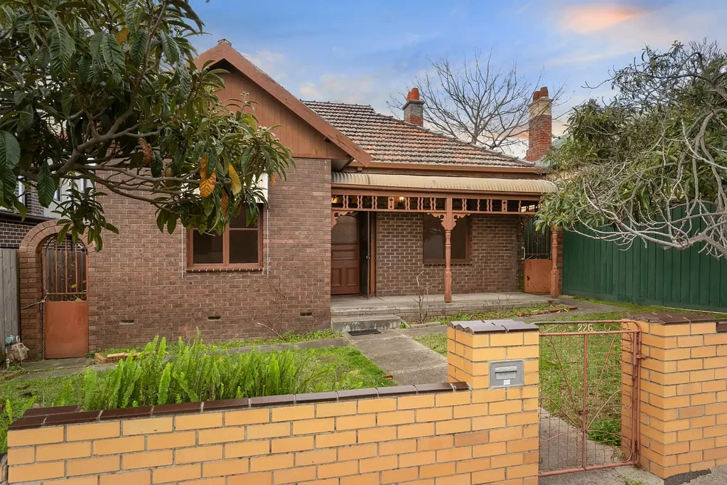 Glen Iris 3房 翻新、重建或重新开发（需经议会批准）。 Renovate, re-build or redevelop (STCA).