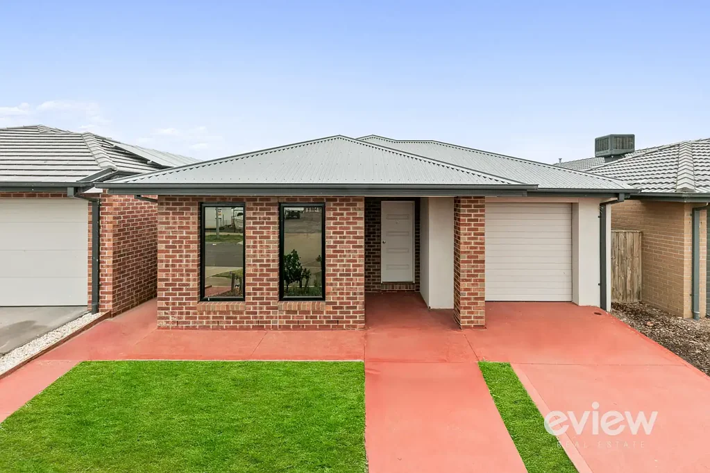 Werribee 4房 黄金家庭地段 低维护后院 四卧宽敞主套 步行至Harpley Town Centre 优质学区环绕 Modern Family Comfort Just Steps Away from Harpley Town Centre