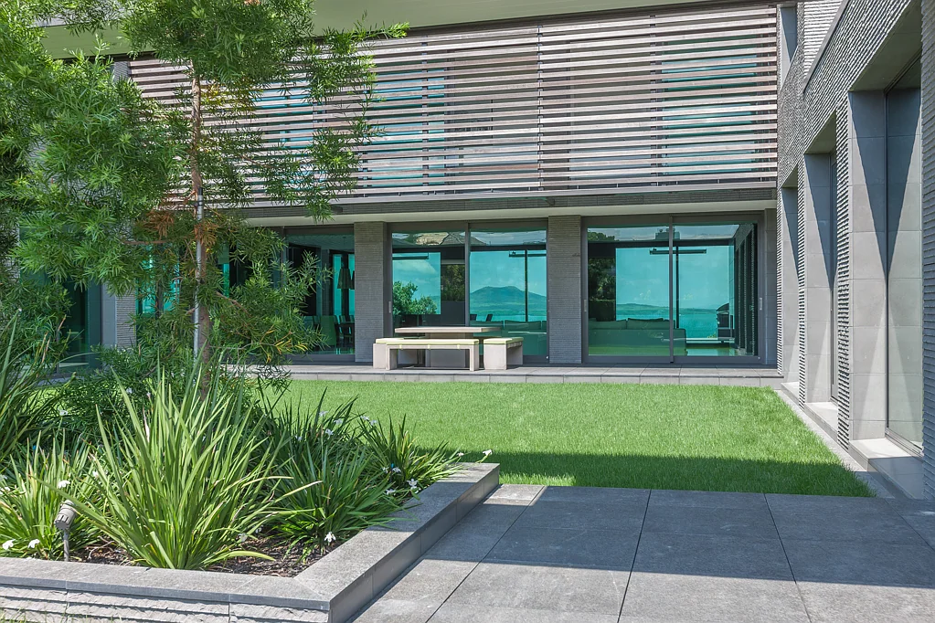 Castor Bay 6ਬੈੱਡਰੂਮ Etched in stone and sea