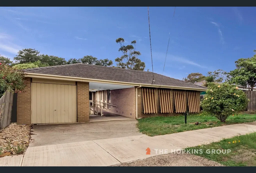 Walking distance to Sunbury Central Shopping Centre and Metro/V-Line.