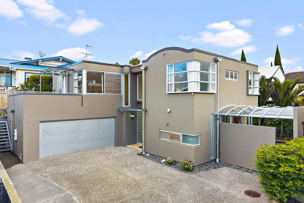 Epsom 4房  EMBRACE TRADITIONAL EDUCATION IN EPSOM ADDRESS!