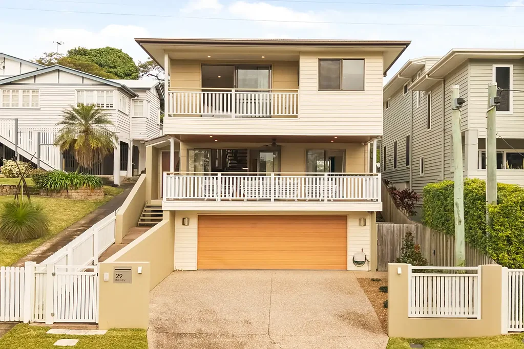 Balmoral 5 Bedroom Expansive Family Home With All The Bells And Whistles