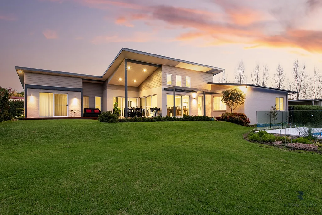 Mudgee 4 Bedroom Spacious family home and private