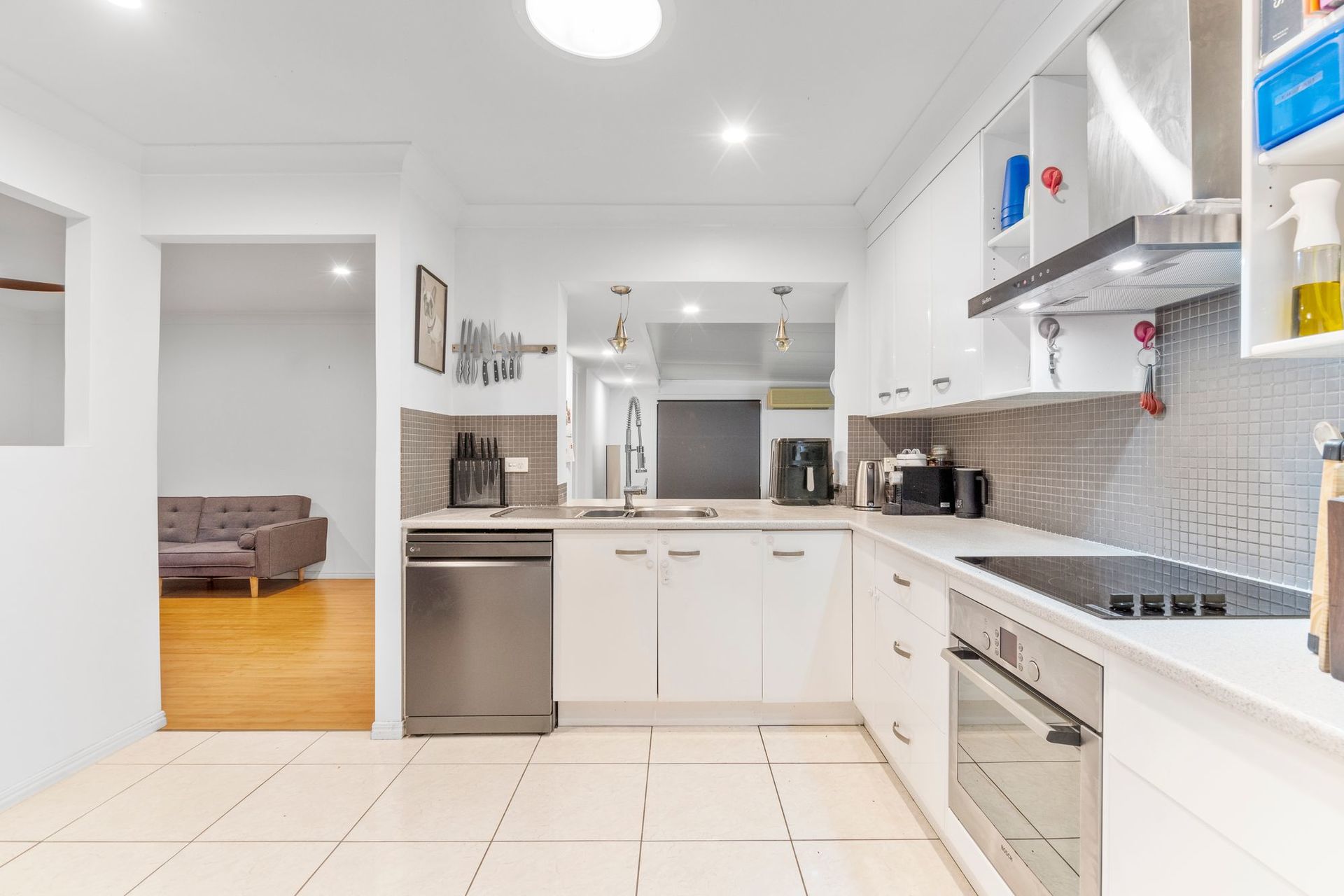 8 BUNDOORA DR, KARANA DOWNS QLD 4306, 0 chambres, 0 salles de bain, House