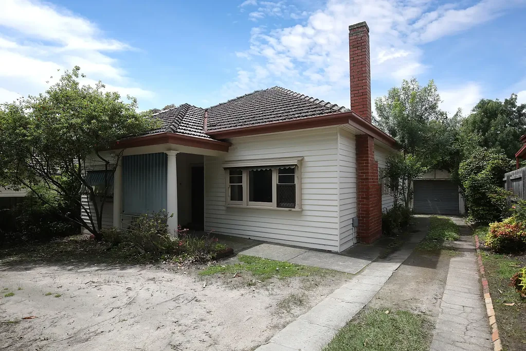 # Comfortable Family Living in a Convenient Mitcham Location