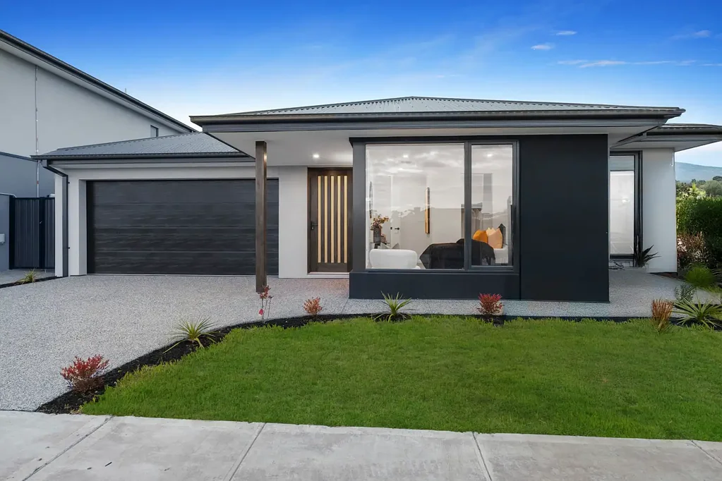 Werribee 4Moenga Contemporary Style, Family Space & Premium Comfort