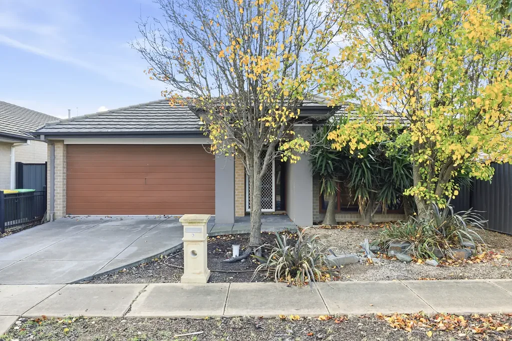 Family Home in a Prime Point Cook Location