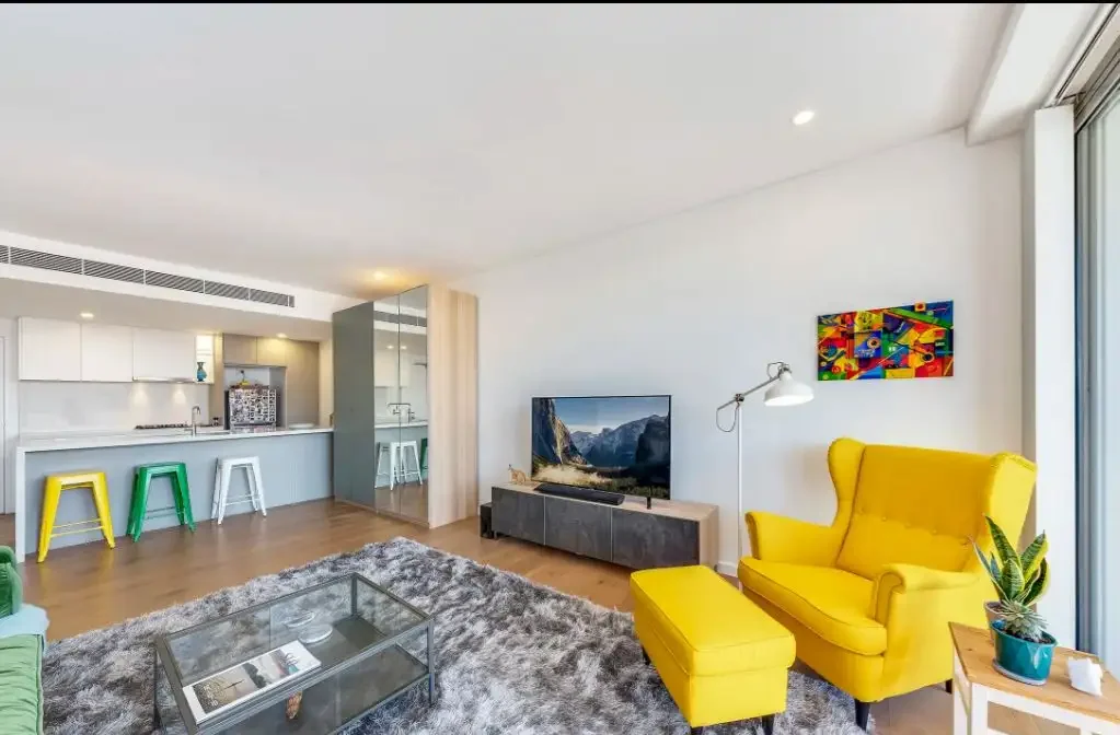 SPACIOUS ONE-BEDROOM APARTMENT WITH STUDY, SECURE PARKING & STORAGE
