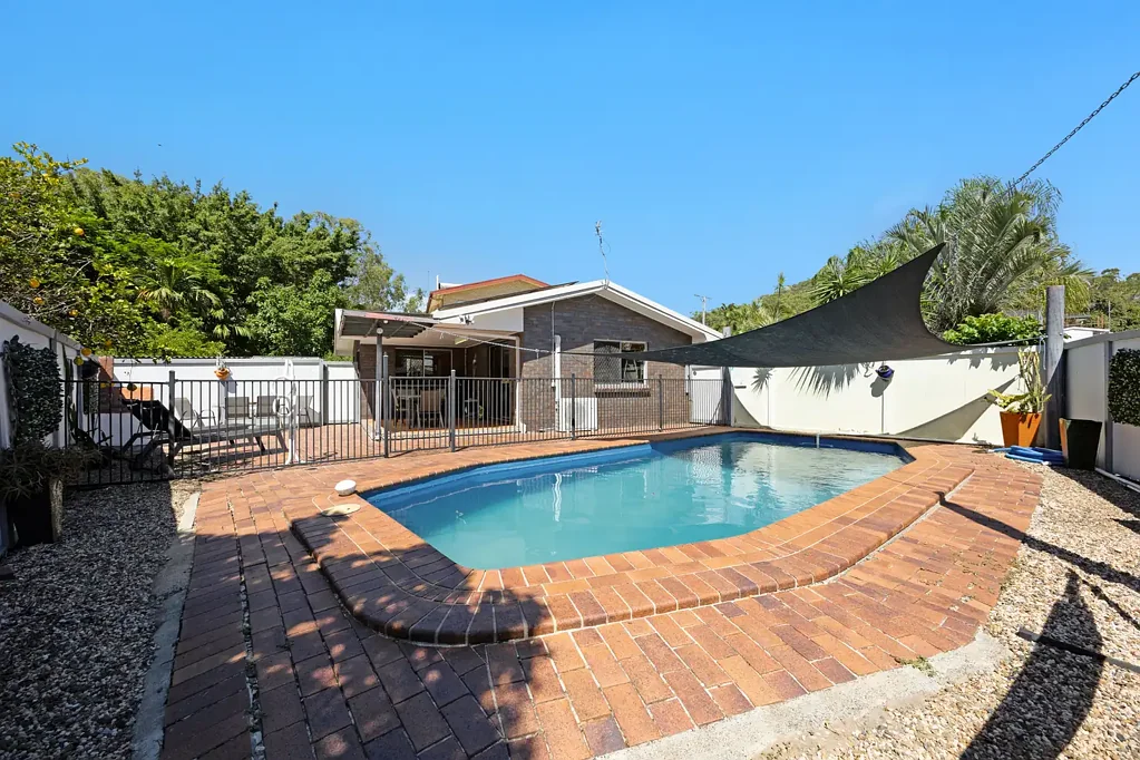 4 Pluto Street, Telina, QLD 4680