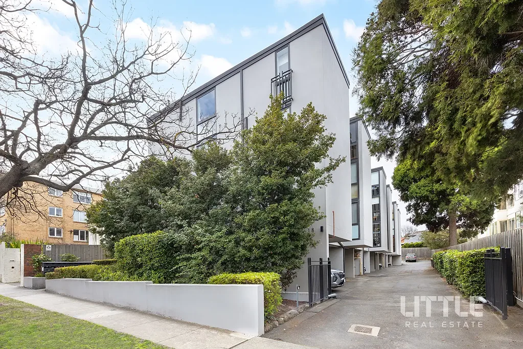 South Yarra 2房  Spacious Serene Setting