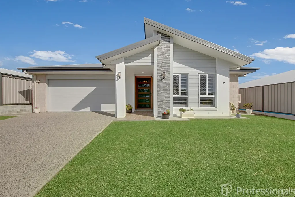 Glen Eden 4房  Elegant Family Living in the Prestigious Jabiru Estate