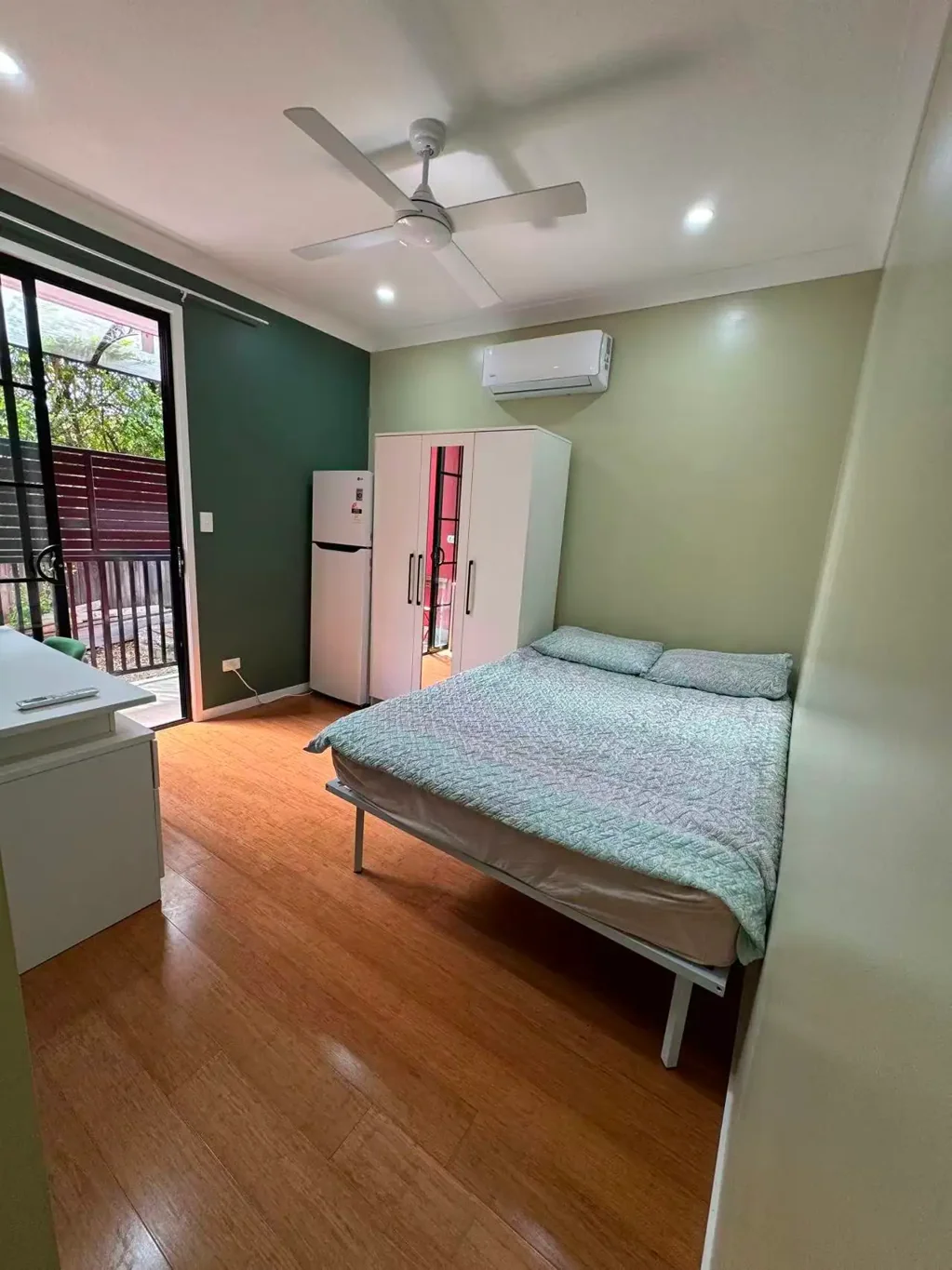 Inner City -- West End, Full Furnished Large Studio– Peaceful, A/C, Wi-Fi, Pool. Bill Included. $390/ week. Available 20/08/2025.