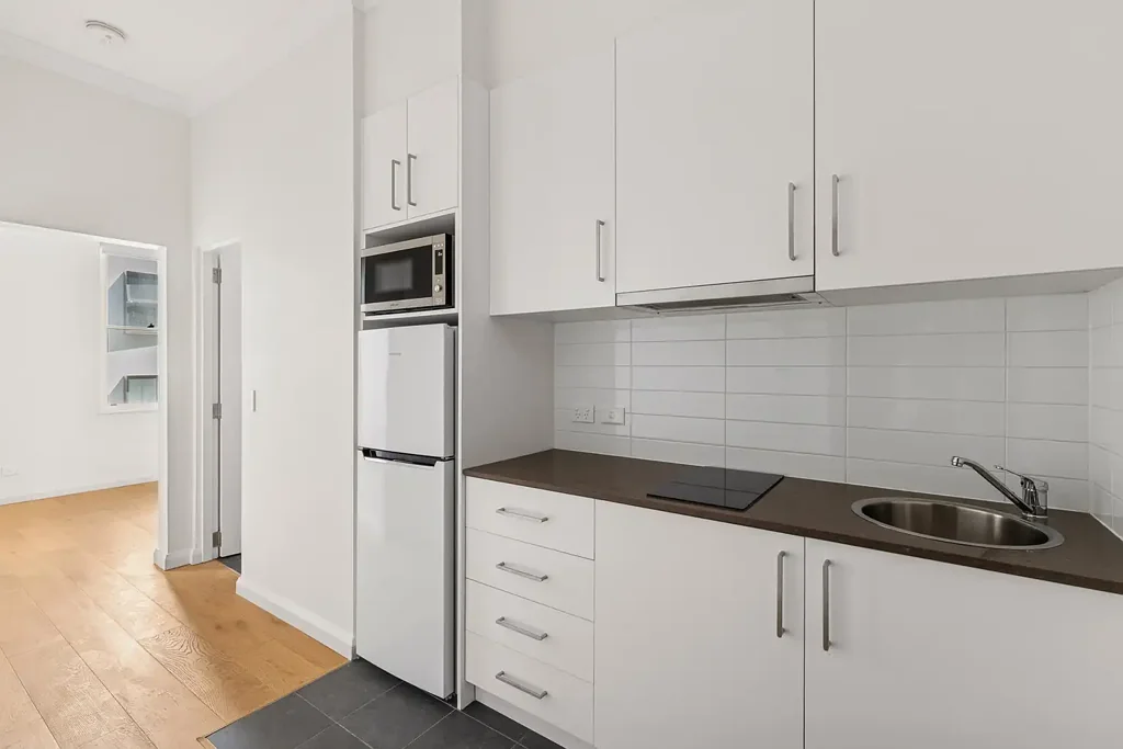 Renovated spacious modern studio apartment opposite Bondi Beach