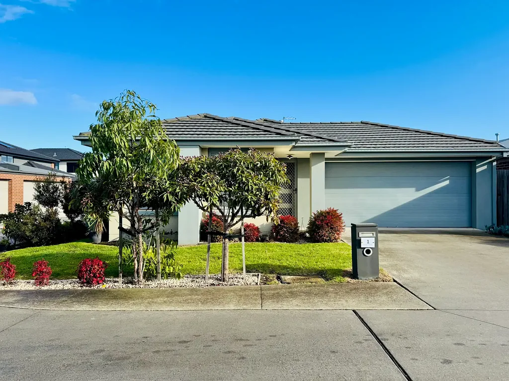 Narre Warren South 3房 现代美学 家庭友好  Emilia不锈钢电器  安全双车库  主卧套间  后院放松  顶尖教育机构  便利生活  预约看房 Beautiful family home.